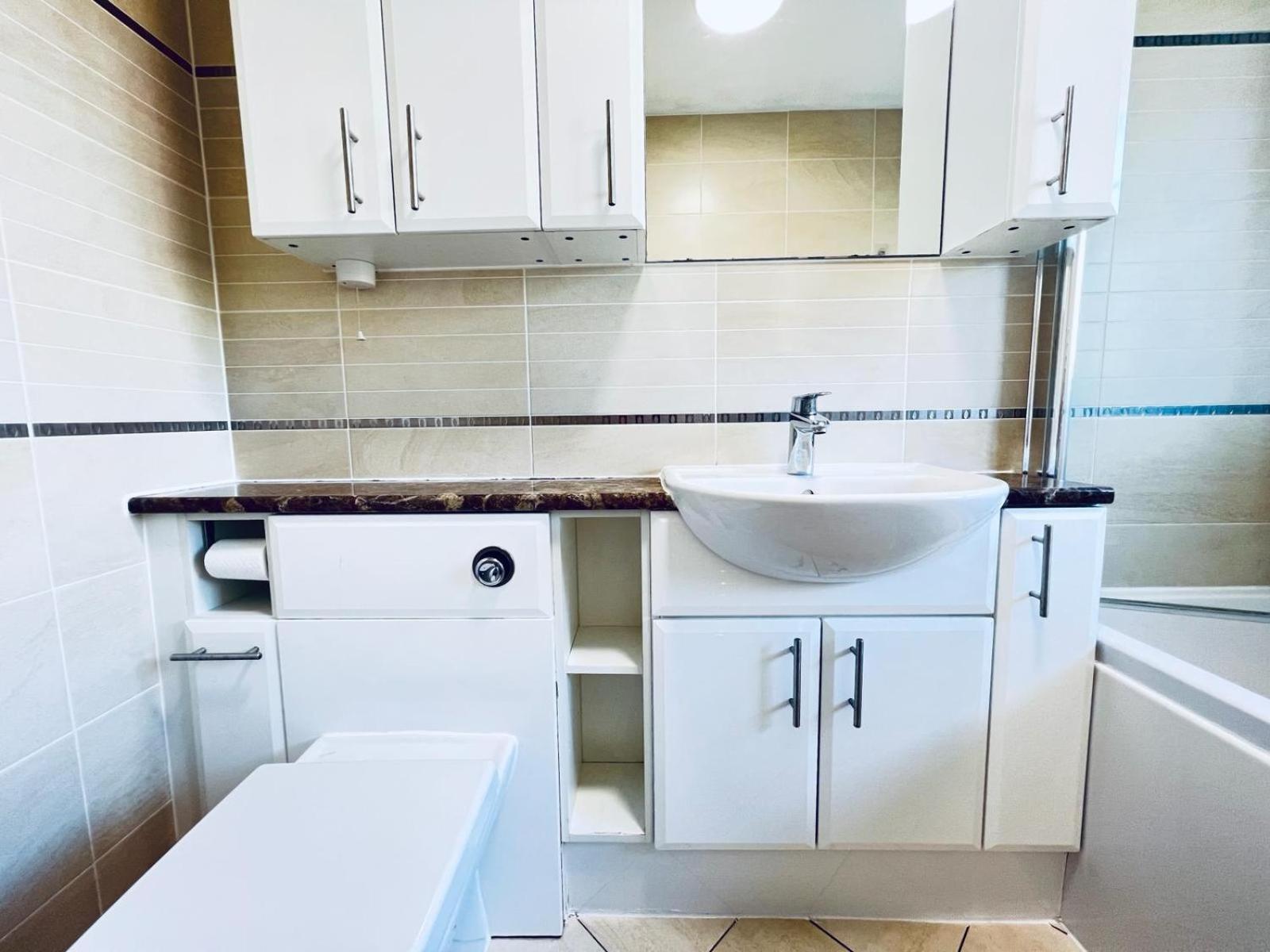 Rooms In Stylish House 밀턴 케인즈 외부 사진