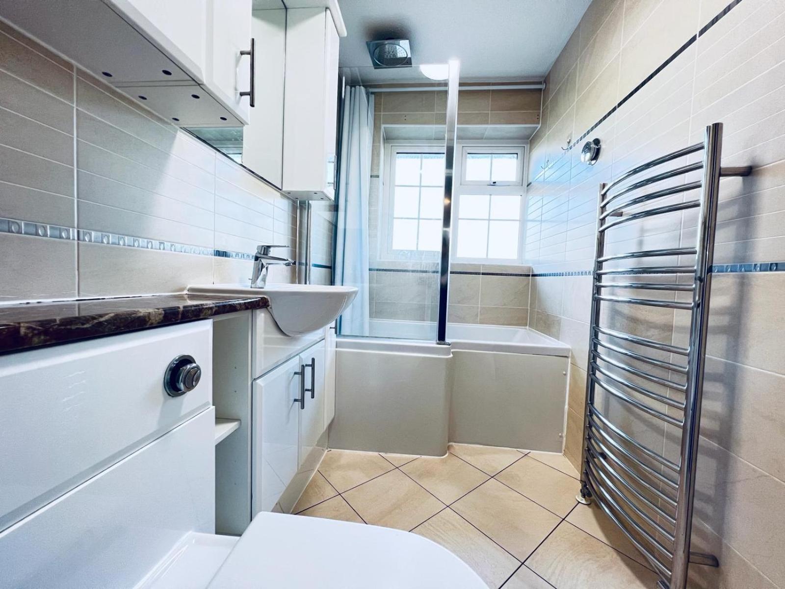 Rooms In Stylish House 밀턴 케인즈 외부 사진